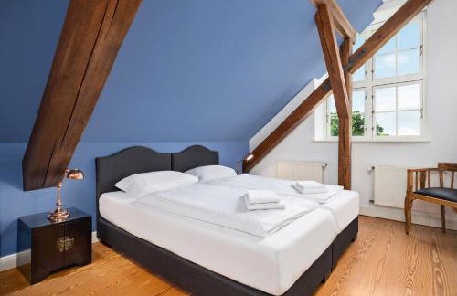 GUT KLETKAMP "Storchennest" - Ferienwohnung im Schlossturm mit 3 Schlafzimmern I Panorama-Turmzimmer mit Naturblick I Gemeinschaftsgarten I 15 Min zur Ostsee I Küche I Parkplatz I WLAN - Foto 8