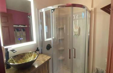 Studio-Alaska's Point of View-Private-intown - Photo 6