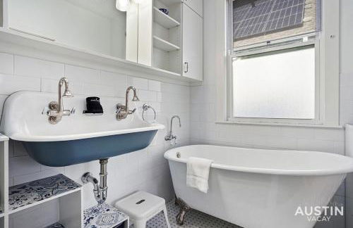 Impressive East Austin Gem Home That Has it All - Foto 41