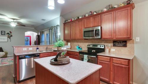 Patio, Pergola and Pool Access Aubrey Retreat! - Foto 3