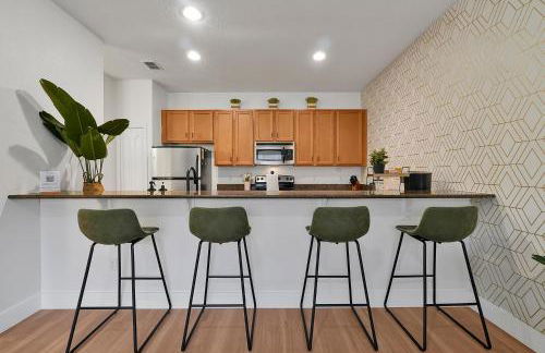 Trendy Retreat - Great Location - Fully Loaded - Foto 50