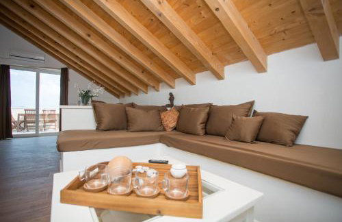 Captain's Attic - Photo 9