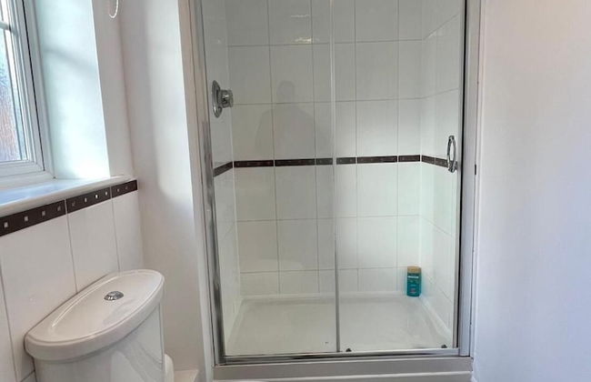 Lovely 2 Bedroom Apartment, 2 Bathrooms Parking - Photo 9