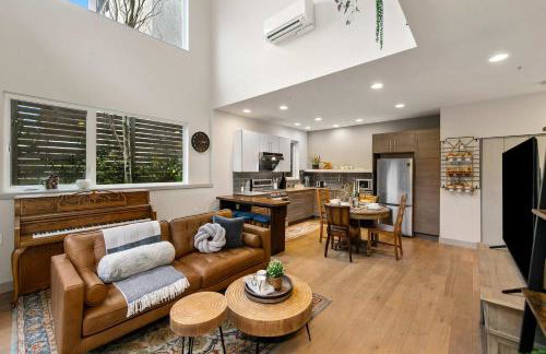 Lake & City View Modern Retreat w AC - Photo 2