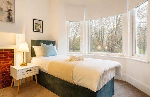 Spacious Retreat 5 Beds Sleeps 8 Free Parking - Foto 23