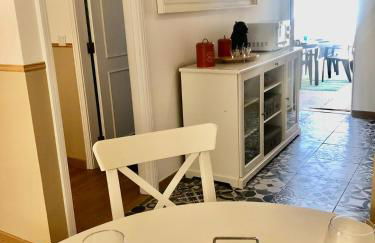 City Break-Quiet House with Private Patio - Foto 33