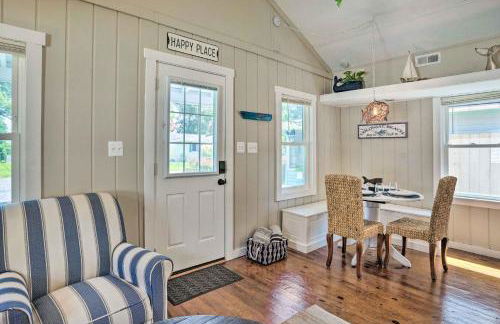 Chic Cottage with Private Yard Steps to Beach! - Foto 3