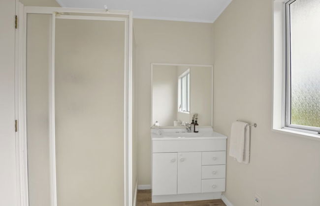 Modern Central Home - Parking & Aircon - Foto 17