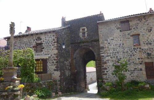 Ancien presbytère avec 3 chambres au pied d'une forteresse médiévale - FR-1-582-113 - Foto 10