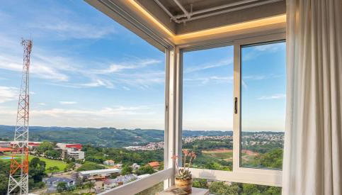 Apto com Churrasqueira e Vista Deslumbrante - Foto 2