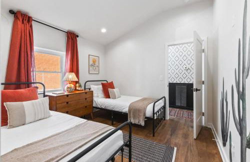 Chic and Cozy - Walk to Bars, Coffee, and Restaurants - Foto 31