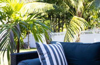 NEW Riverside Retreat with Pool - Foto 7