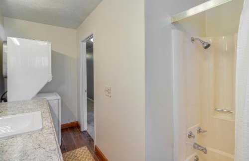 half Mi to Kanawha River Quiet Escape with Patio - Foto 19