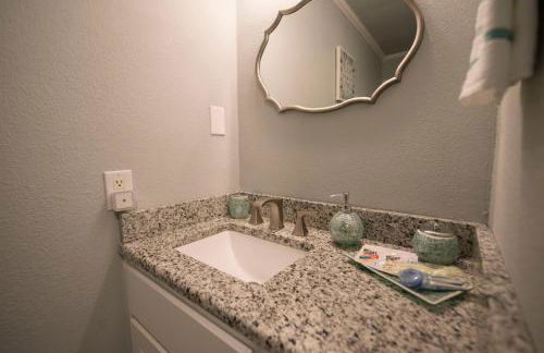 Walk to the Silos! 3 Bed 1960's Bungalow near Baylor - Foto 84