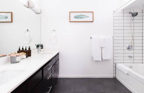 Stylish Urban Loft wFloating Stairs&Fireplace - Foto 10