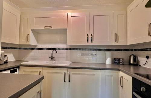 Stylish 1 Bedroom Apartment with Free Parking and Links to London & Essex - Foto 11