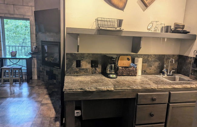 Eureka Springs Treehouses, Hobbit Caves & Castles - Photo 27