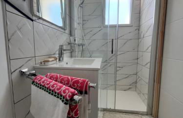 Studio Mer et Soleil avec Terrasse, en centre-ville, parking - Photo 17