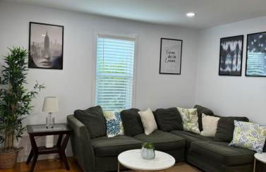 Remodeled Townhouse in Watertown - Foto 1