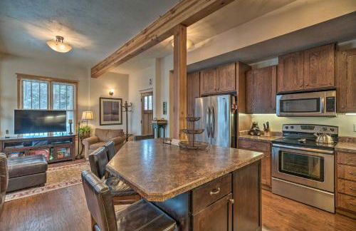 Updated Townhome with Hot Tub - Walk to Downtown! - Foto 9