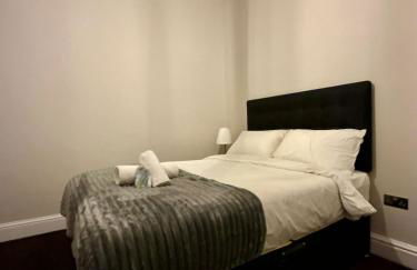 Large Luxury 4 bedroom home with parking - Foto 52