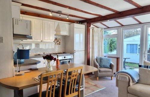 2 Bed in Galmpton oc-bx008 - Photo 1