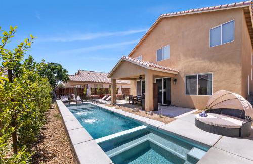 Spacious Private Home with Saltwater Pool & Hot Tub - Foto 6