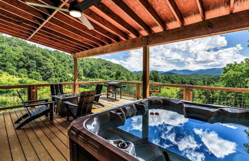 Romantic Mountain Retreat with Hot Tub and Panoramic Views Near Marshall, NC - Foto 2