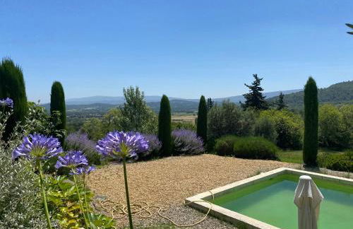 In Gordes, facing the entire Luberon Park a beautiful 5 bedrooms house - Photo 8