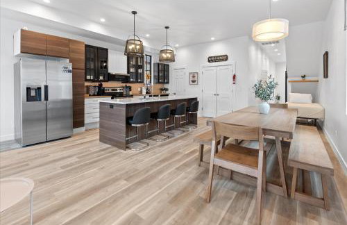 Spacious Downtown Indy Home Perfect for Groups - Photo 3