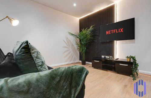 Sophisticated & Stylish Flat near Manchester Airport - Sleeps 9 - Foto 34