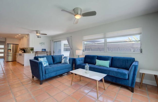 Steps to Beach Heated Pool - Foto 11