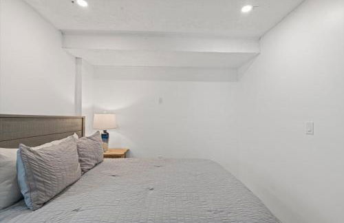 Private Bayfront Beach House with Dock, Steps to Beach and Restaurants - Foto 34