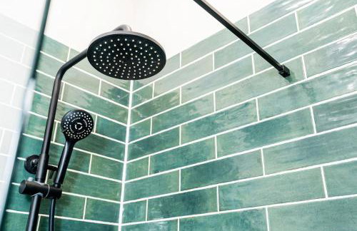 Long Stay Offers, Modern Amenities, Fully Equipped, All Bills Included, Perfect Location, King Size Bed, Fast Wifi - Foto 42