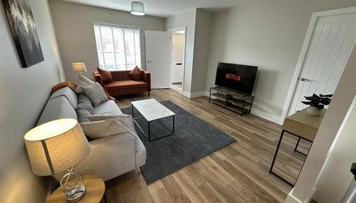 3 Bed Home with Driveway Parking for Contractors & Family stays in Stafford - Foto 3