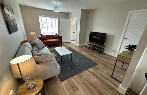 3 Bed Home with Driveway Parking for Contractors & Family stays in Stafford - Foto 3