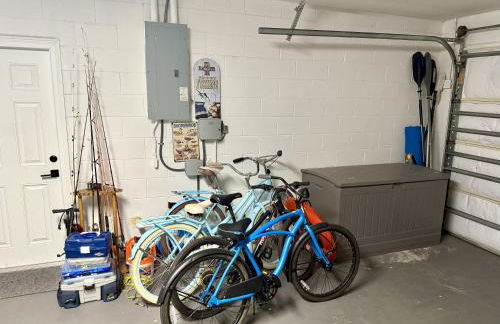 Waterfront Oasis with Private Heated Pool & Dock - Foto 30