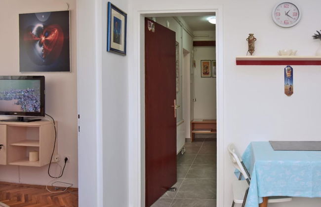 Peaceful and Secluded Krk Apartment With Terrace - Photo 8