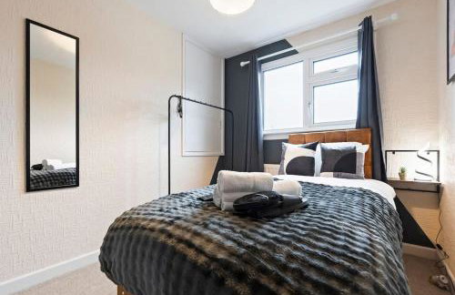 Stylish 4-Bed City Apartment, Sleeps 6, Ample Parking & Free Wi-Fi - Foto 18