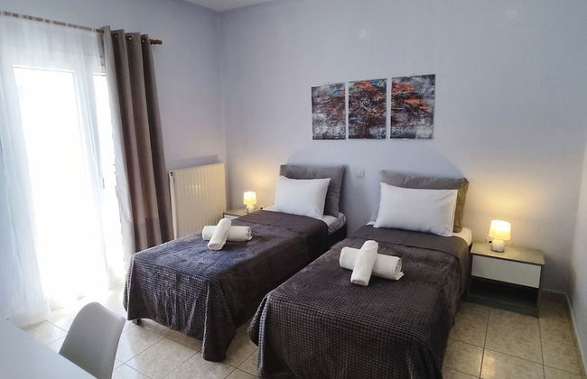 Overlooking the Tower - Photo 13