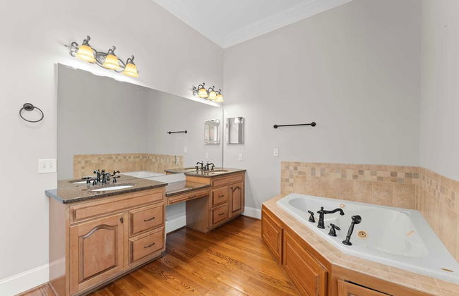 Whitetail Cove by Avantstay Lakefront w/ Pool + Private Dock Sleeps 20 - Photo 21