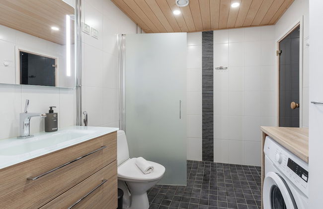 Modern 1BR Apt with Sauna, Balcony & Free Parking - Foto 10