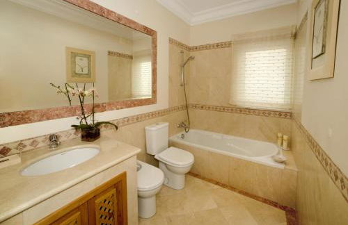 Luxury One Bedroom Palheiro Village by Holiday Rental Madeira - Foto 10