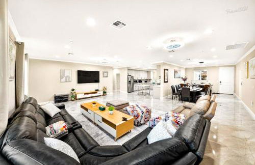 Spacious 6BR Stay with Parking and Near DTLA - Foto 43