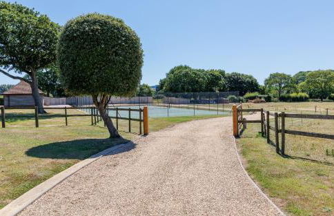 Rookley Farm Lodge Charming Manor Pool House with Heated Pool, Tennis Court & Gardens - Isle of Wight Rural Countryside Escape - Foto 60