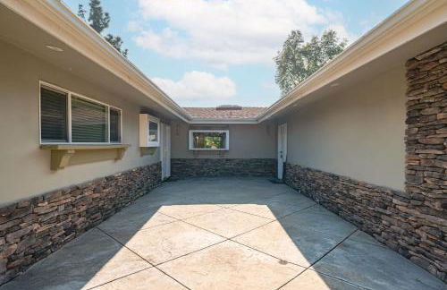 Airy Large Backyard Oasis Perfect Family Getaway - Foto 24