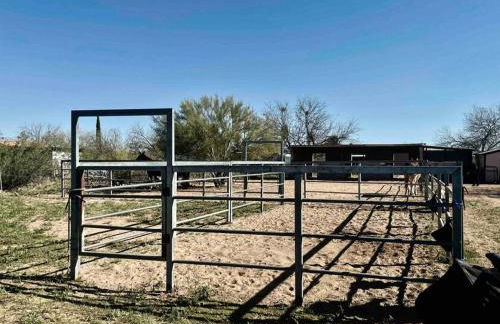 Desert Ranch Home 3 Bedroom + Equine Facility - Foto 31