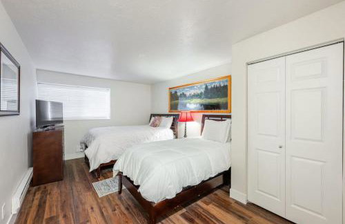 Bright and Cozy Getaway - Photo 10