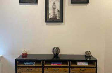 Modern apartment 4 mins from Gatwick - Foto 8