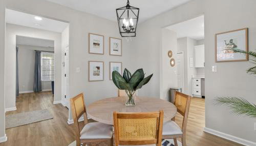 3BR 2'5 BA King Suite Fenced Yard Parking - Foto 2